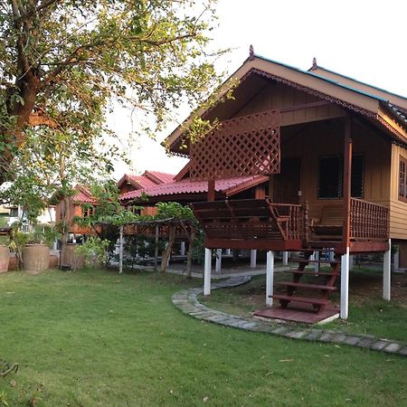 The Little Lopburi Village Exteriör bild