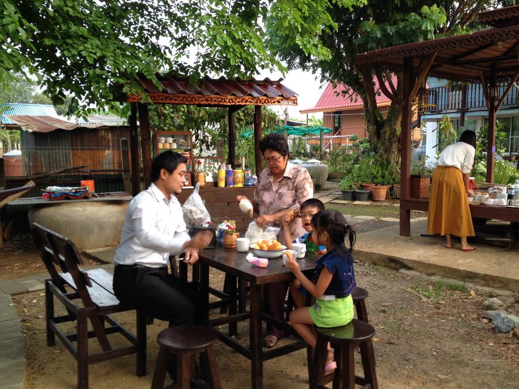 The Little Lopburi Village Exteriör bild