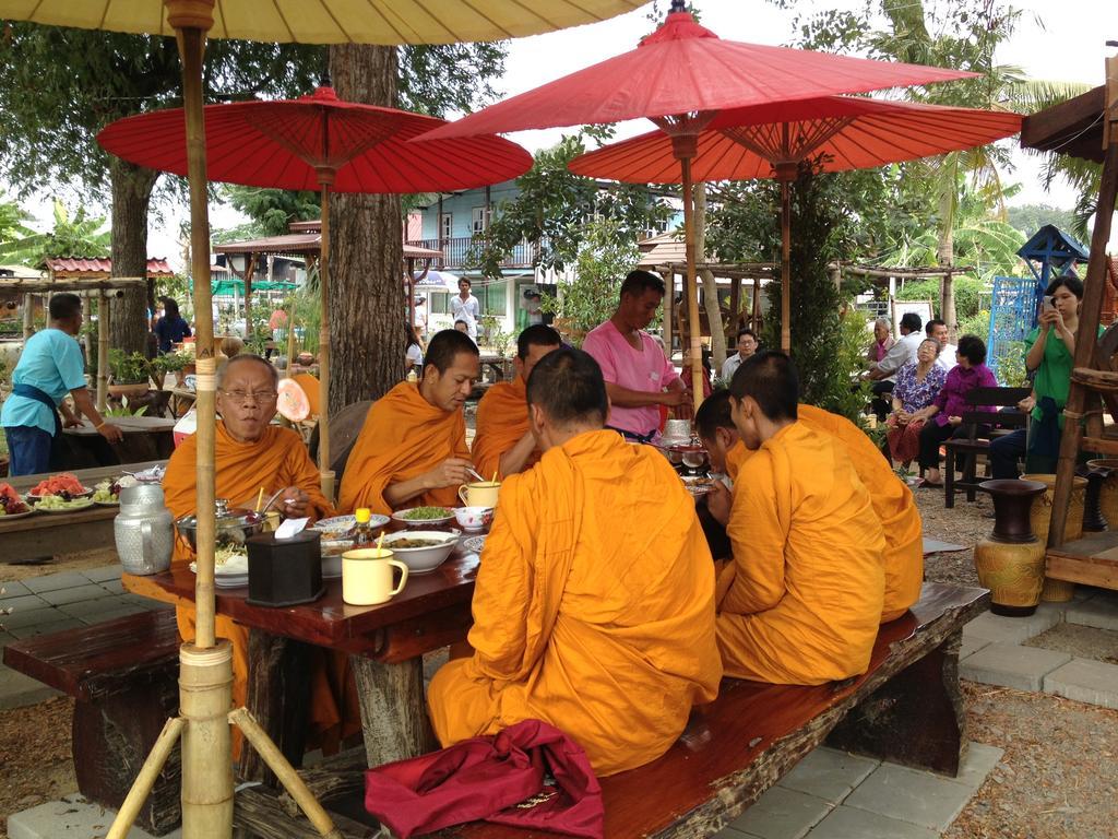 The Little Lopburi Village Exteriör bild