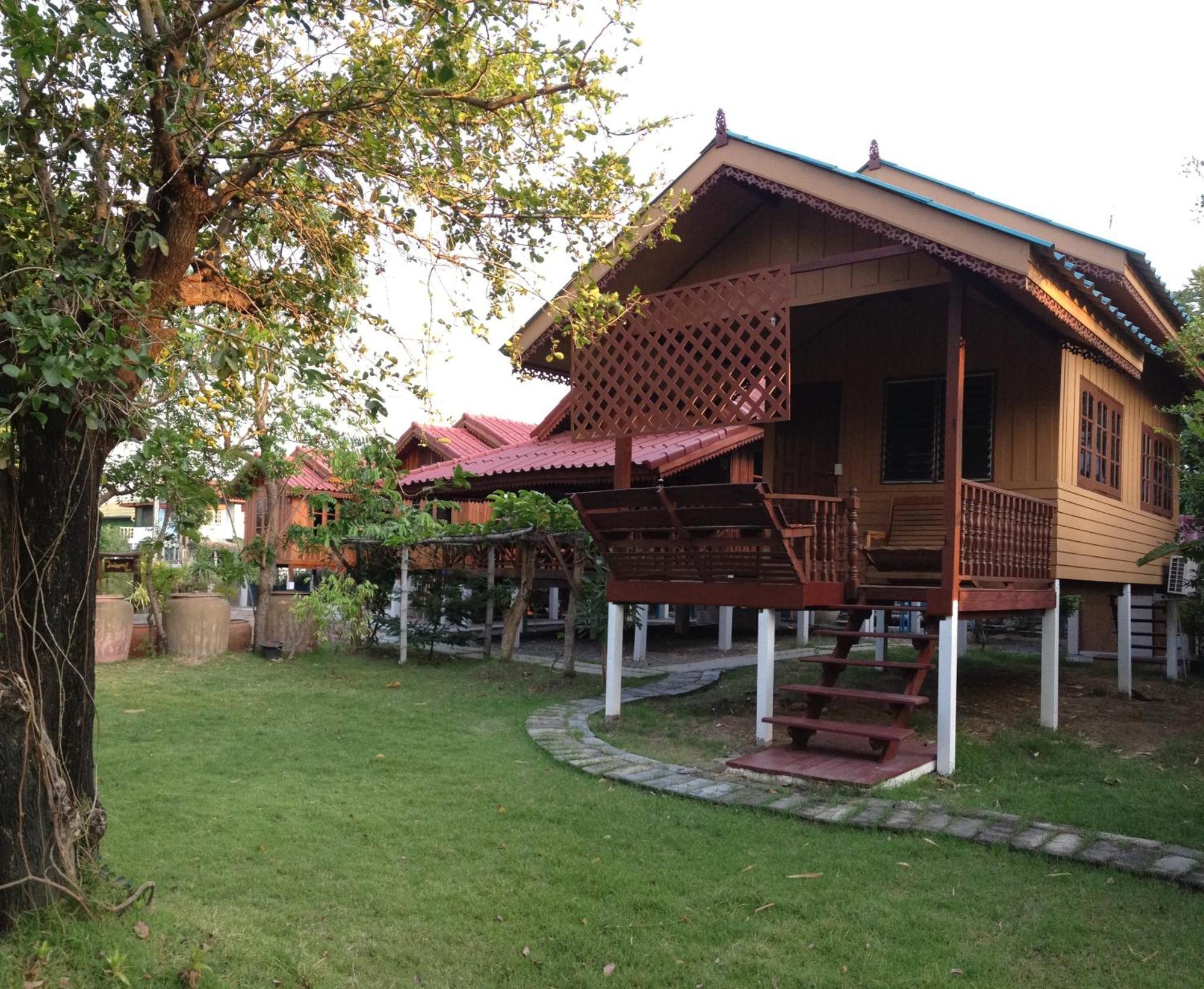 The Little Lopburi Village Exteriör bild